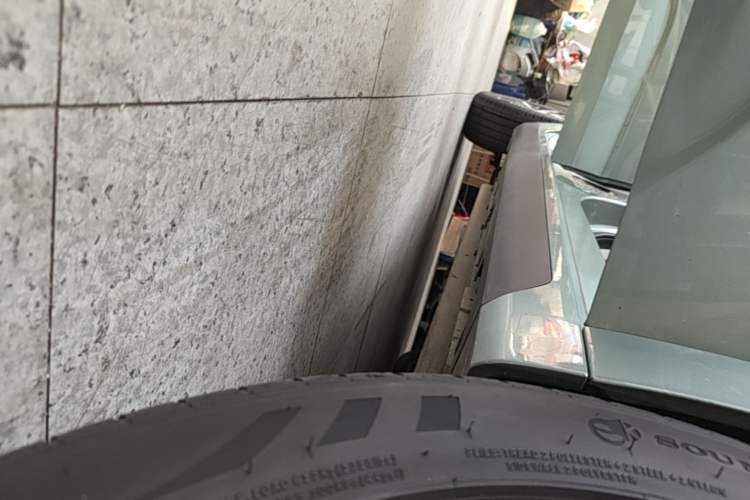 Used Geometry G6 2024 500KM Prestige Version Right Side Sill
