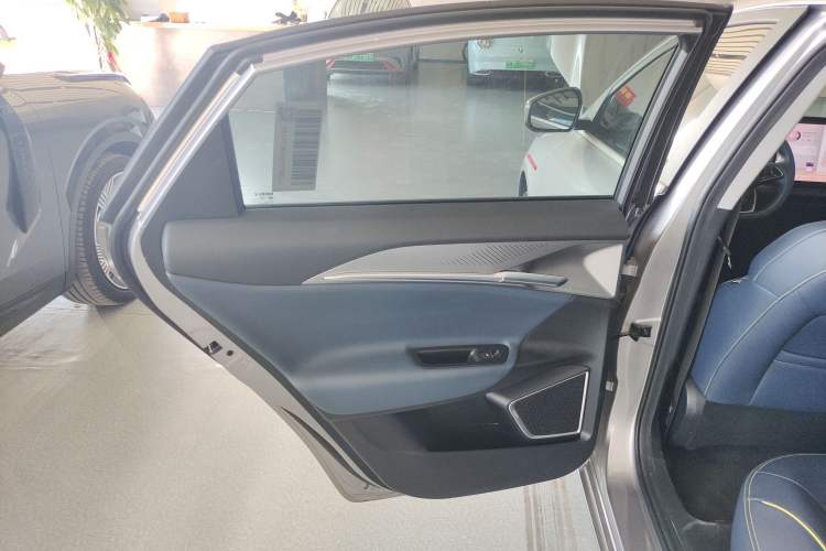 Used Geometry G6 2024 500KM Flagship Version Left Rear Door Interior