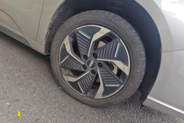 Used Geometry G6 2024 500KM Prestige Version Right Front Wheel Hub