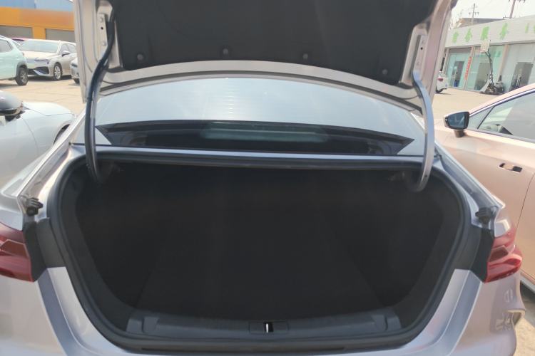 Used Geometry G6 2024 500KM Prestige Version Trunk