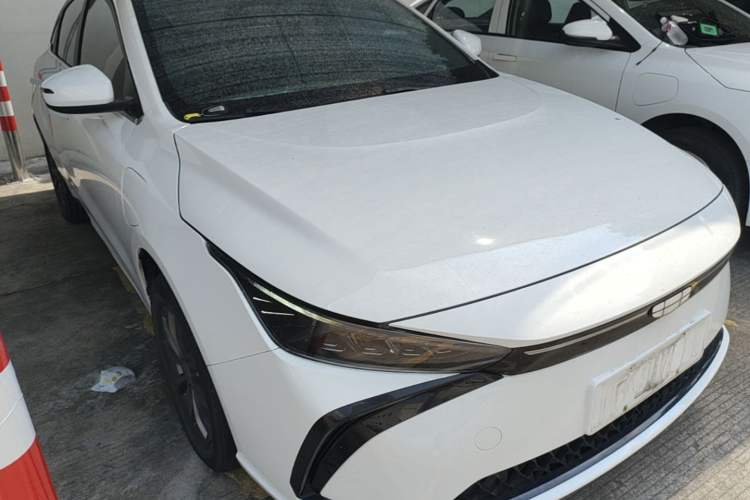 Used Geometry G6 2024 410 KM Luxury Version Front Right 45 Deg