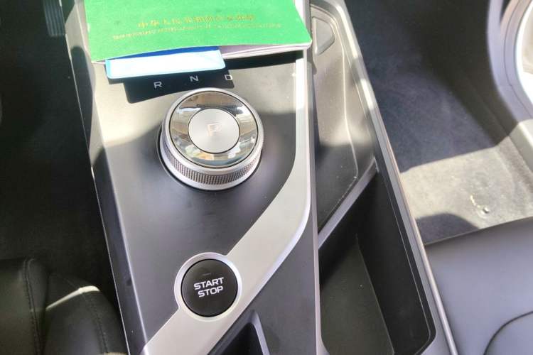 Used Geometry G6 2024 410 KM Luxury Version Gear Lever