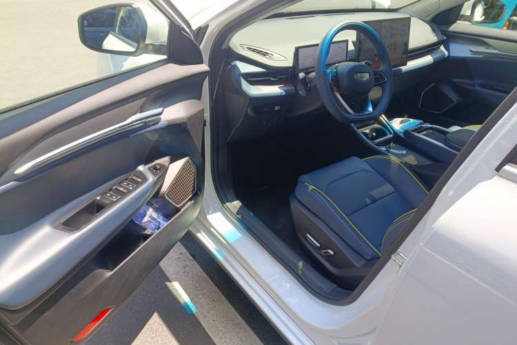 Used Geometry G6 2024 500KM Prestige Version Interior 3