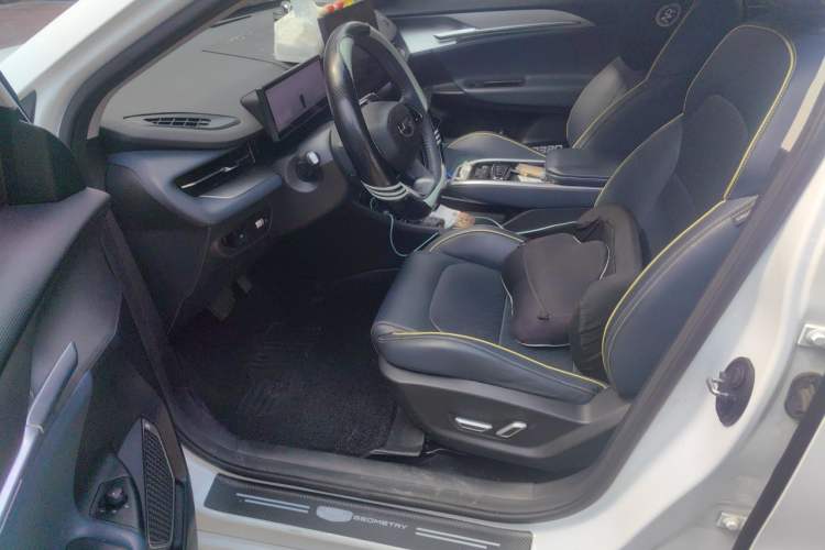 Used Geometry G6 2024 410 KM Luxury Version Left Front Seat