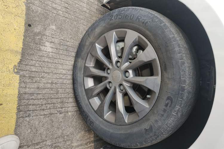 Used Geometry G6 2024 410 KM Luxury Version Left Front Wheel Hub