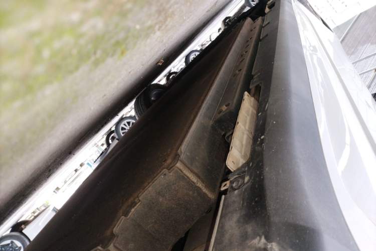 Used Geometry G6 2024 500KM Prestige Version Left Side Sill