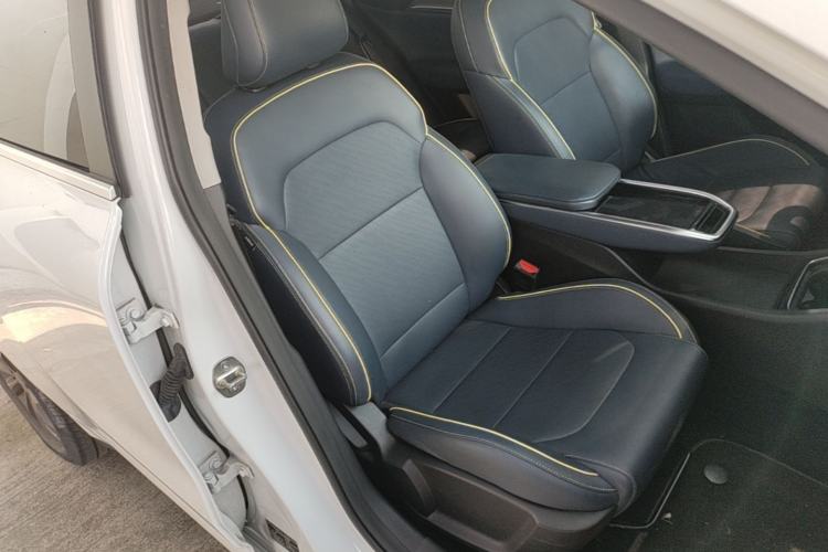 Used Geometry G6 2024 410 KM Luxury Version Right Front Seat
