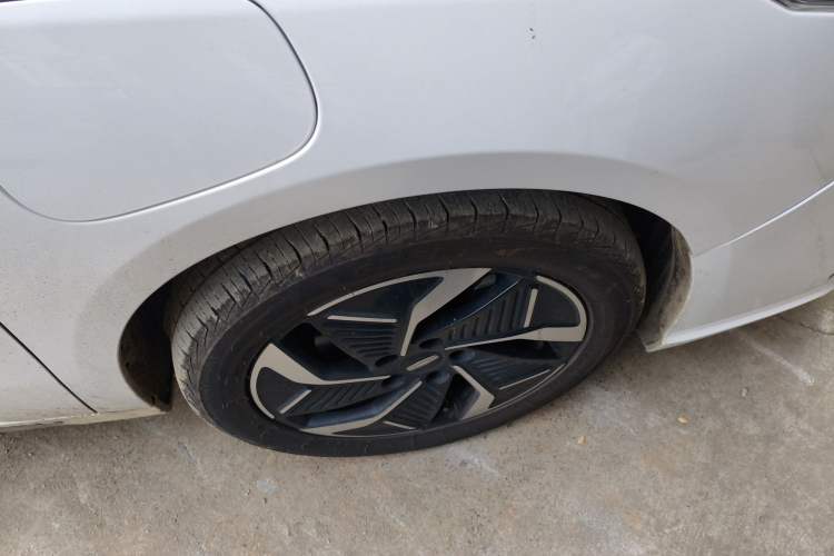 Used Geometry G6 2024 500KM Prestige Version Right Front Wheel Hub
