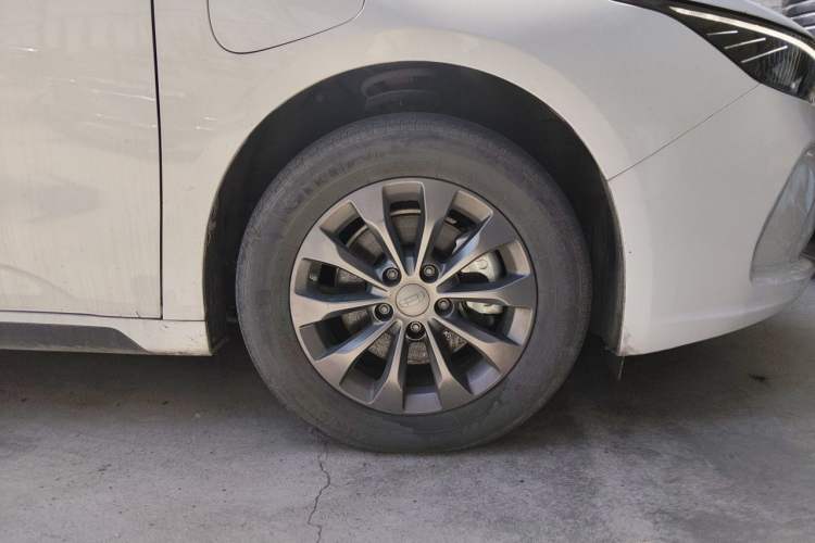 Used Geometry G6 2024 410 KM Luxury Version Right Front Wheel Hub