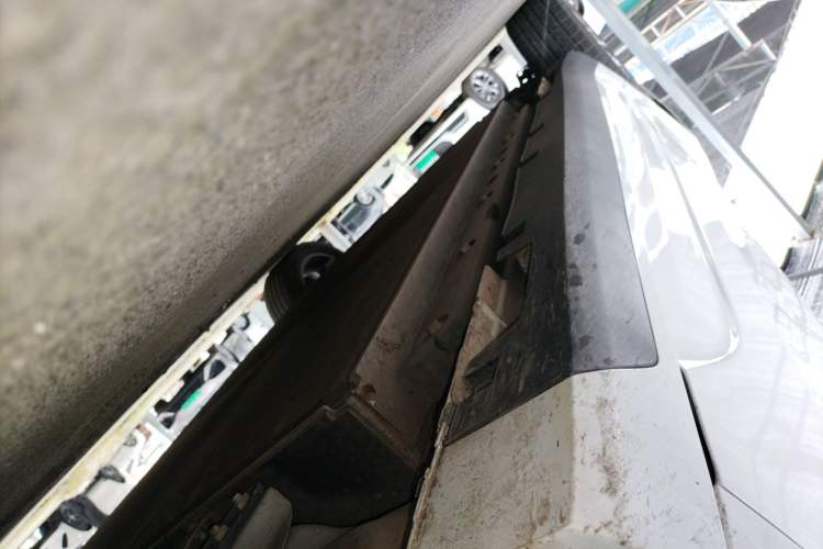 Used Geometry G6 2024 500KM Prestige Version Right Side Sill