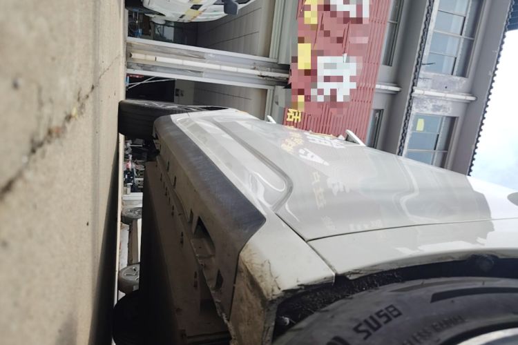 Used Geometry G6 2024 500KM Prestige Version Right Side Sill