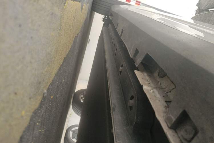 Used Geometry G6 2024 410 KM Luxury Version Right Side Sill