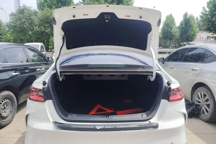 Used Geometry G6 2024 500KM Prestige Version Trunk