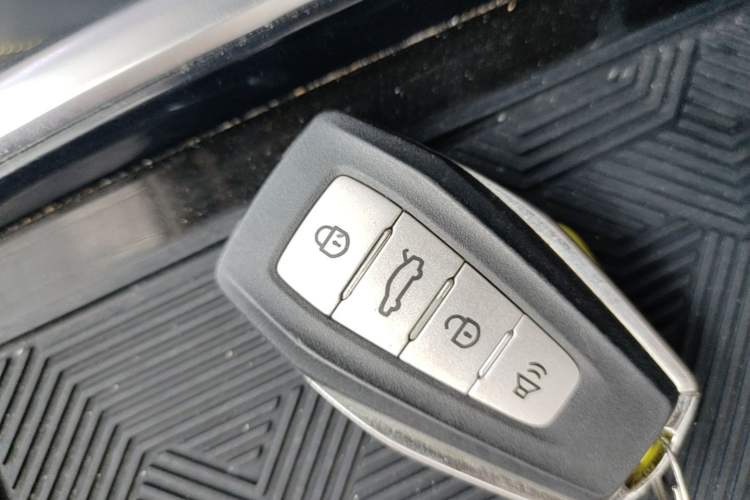 Used Geometry G6 2024 410 KM Luxury Version Vehicle Key