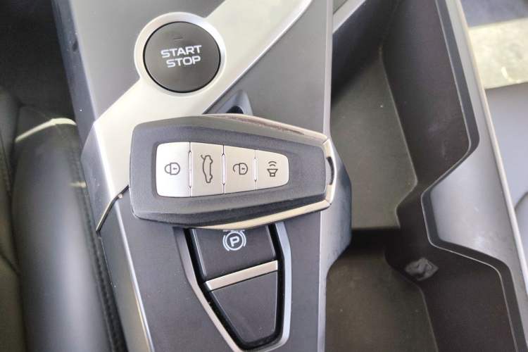 Used Geometry G6 2024 410 KM Luxury Version Vehicle Key