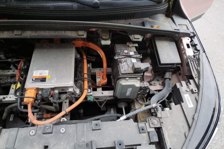 Used Geometry M6 2022 580 New Fun Edition Engine Bay Left