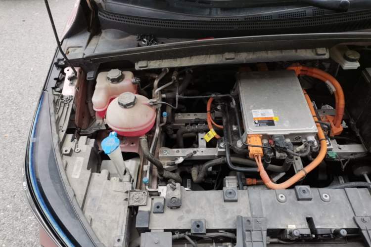 Used Geometry M6 2022 580 New Fun Edition Engine Bay Right