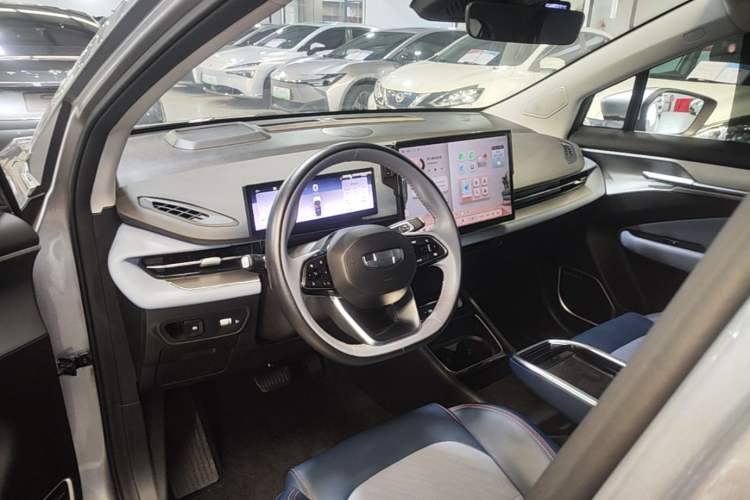 Used Geometry M6 2022 450 New Smart Type Center Console