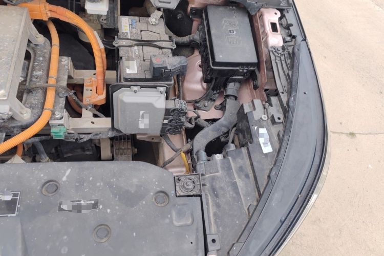 Used Geometry M6 2022 580 New Fun Edition Engine Bay Left