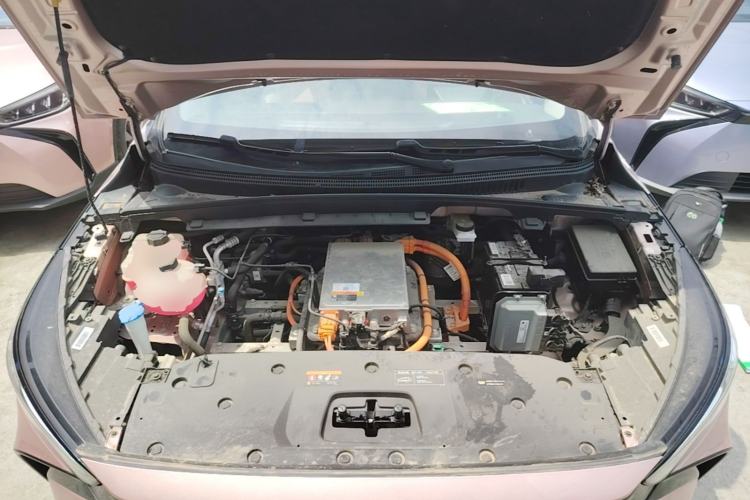Used Geometry M6 2022 580 New Fun Edition Engine Bay