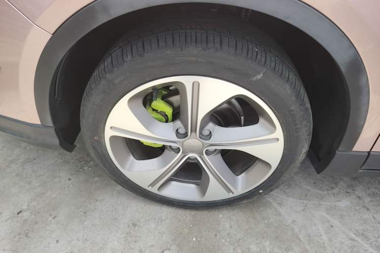 Used Geometry M6 2022 580 New Fun Edition Left Front Wheel Hub