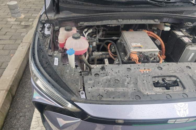 Used Geometry M6 2022 580 New Le Xinying Engine Bay Right