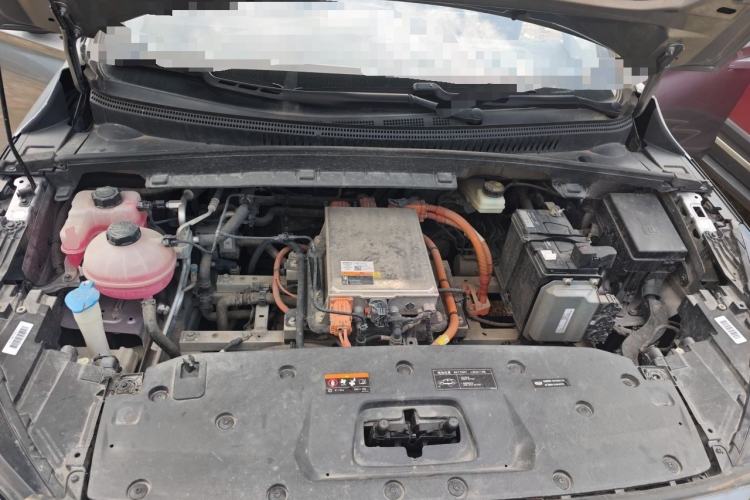 Used Geometry M6  Engine Bay