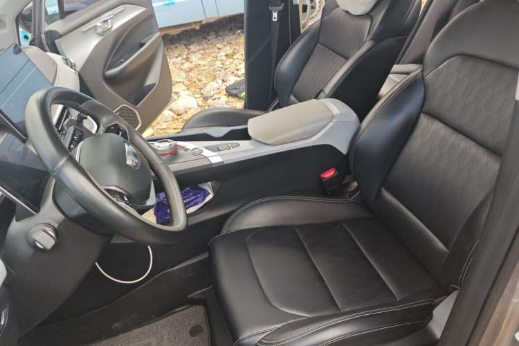 Used Geometry M6  Left Front Seat
