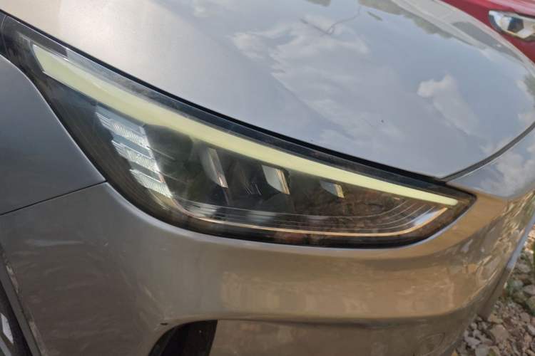 Used Geometry M6  Right Front Headlight