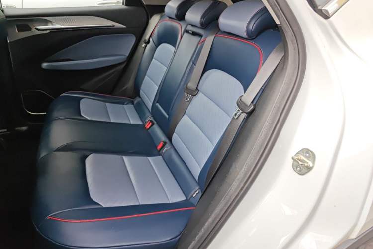 Used Geometry M6 2022 450 New Enjoyment Version Left Rear Seat