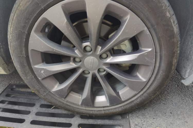 Used Geometry M6 2022 450 New Smart Type Right Front Wheel Hub