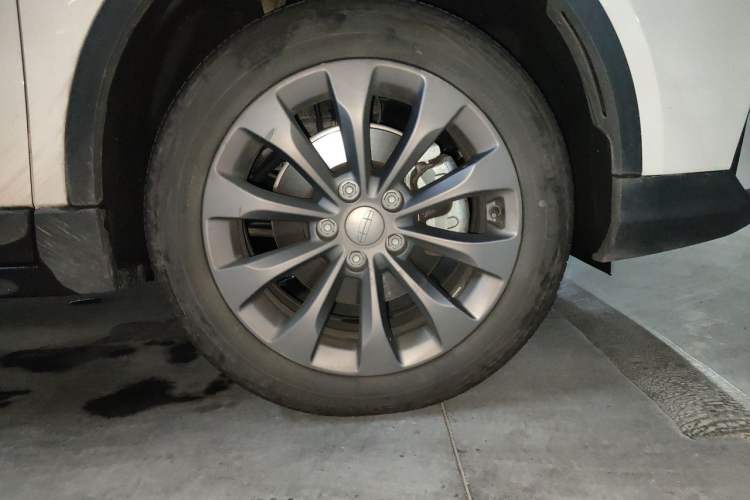 Used Geometry M6 2022 450 New Smart Type Right Front Wheel Hub