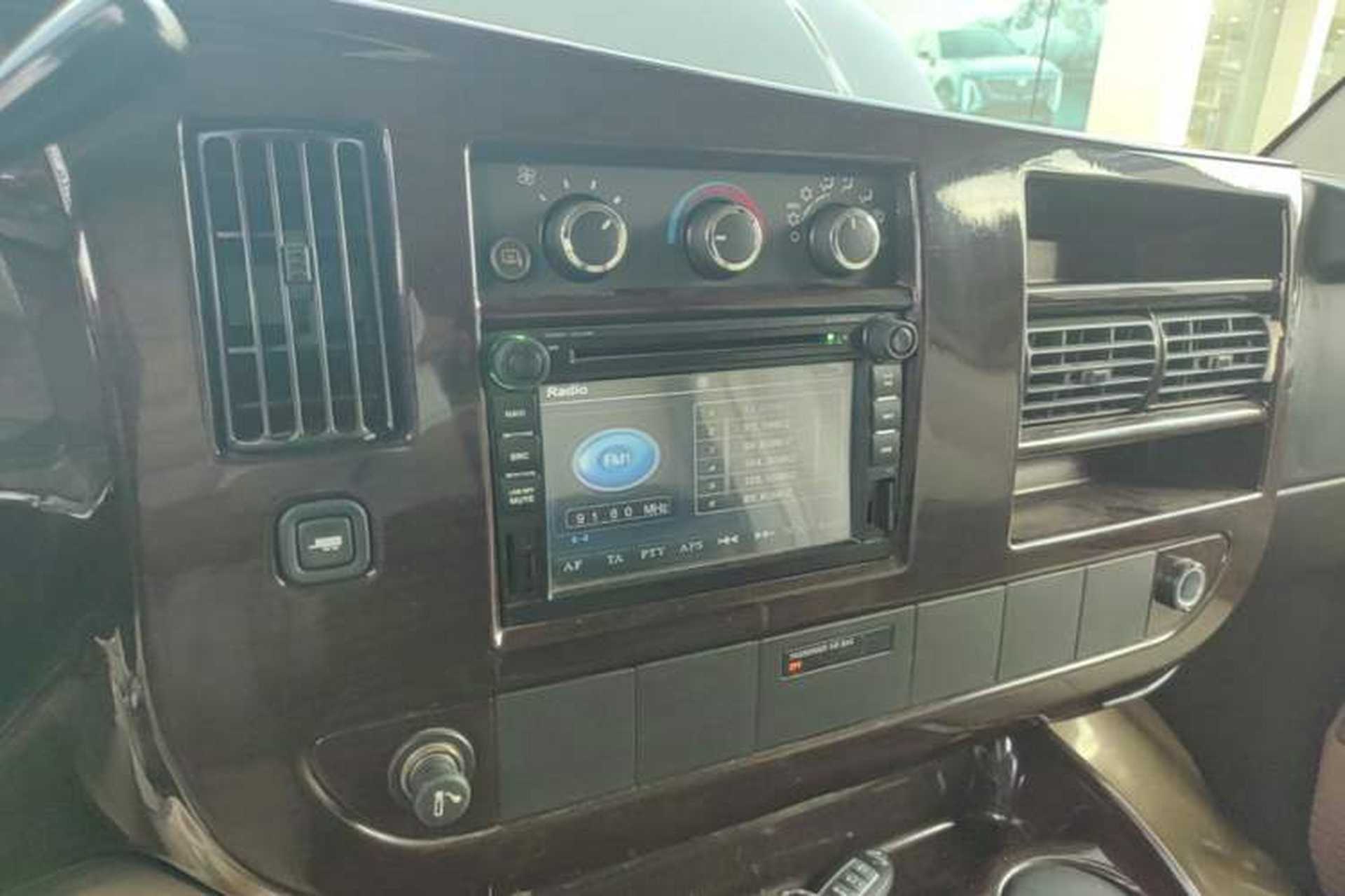 Used GMC SAVANA 2011 5.3L Business Star 7-seater Audio And AC Panel