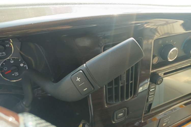 Used GMC SAVANA 2011 6.0L Business Star 7 seats Gear Lever