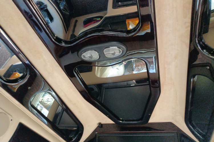 Used GMC SAVANA 2011 6.0L Business Star 7 seats Headliner