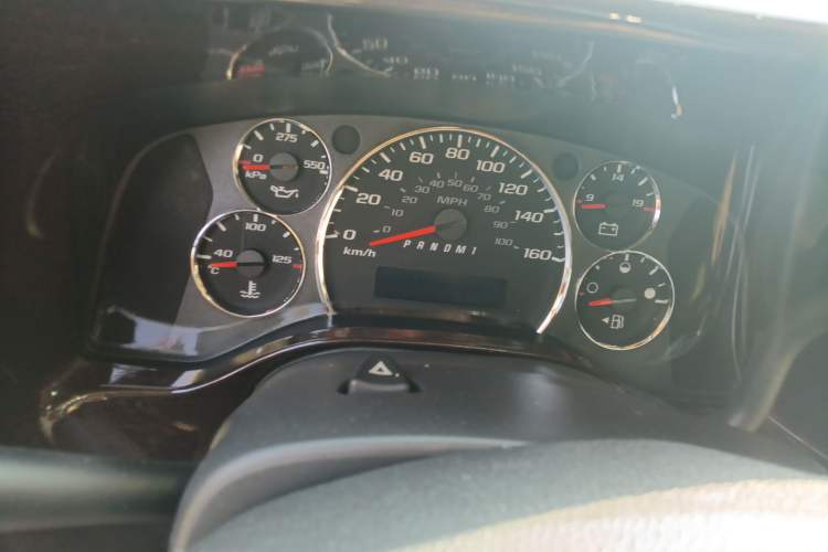 Used GMC SAVANA 2011 6.0L Business Star 7 seats Odometer Close Up