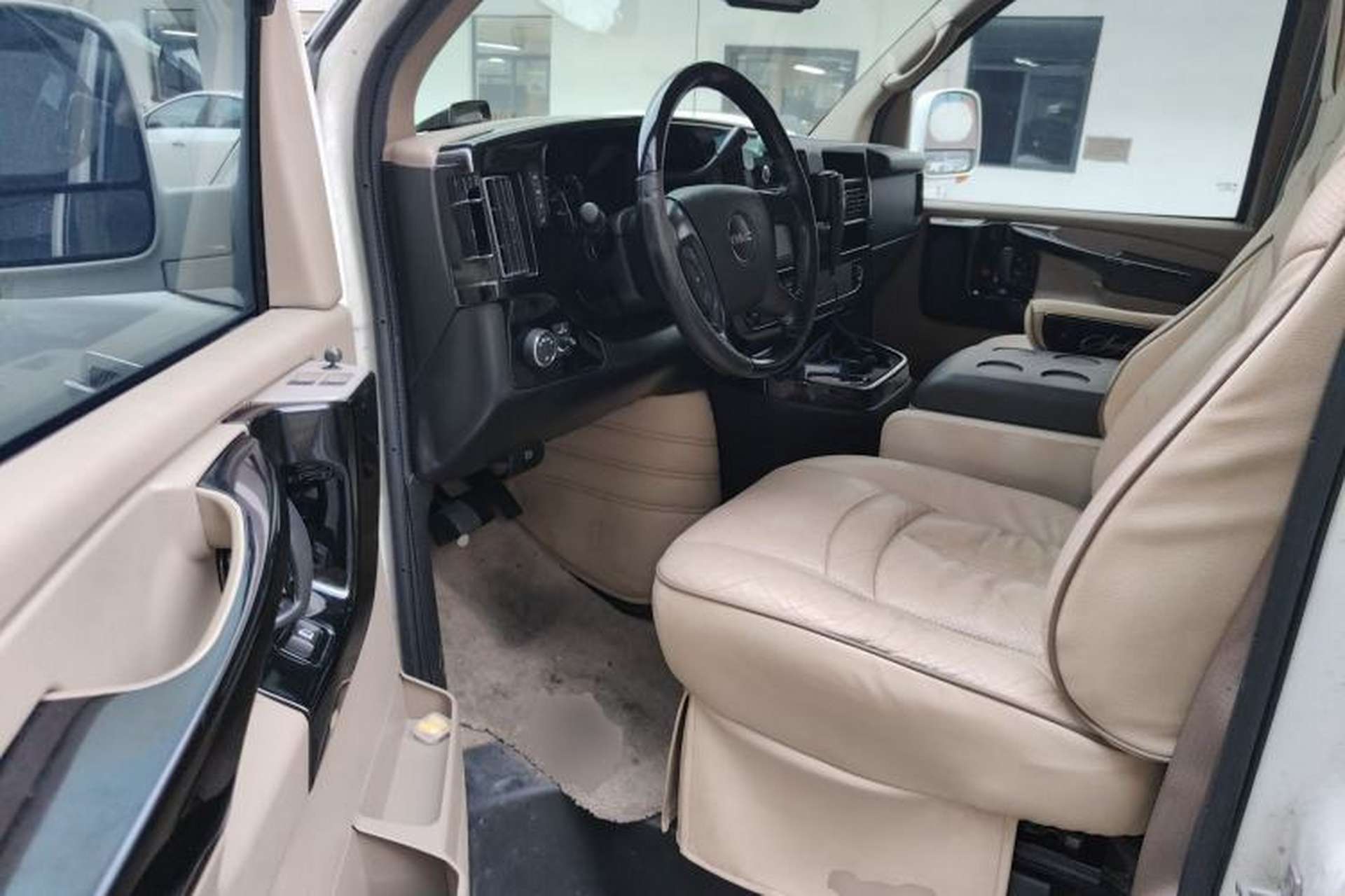 Used GMC SAVANA 2011 5.3L Business Star 7-seater Driver Seat
