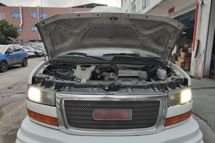 Used GMC SAVANA 2011 5.3L Business Star 7-seater Engine Bay