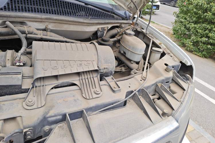 Used GMC SAVANA 2011 5.3L Business Star 7-seater Engine Bay Left