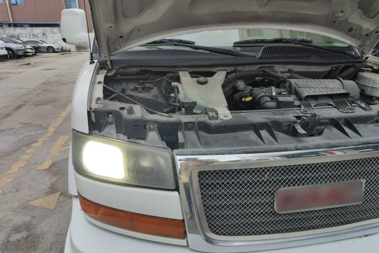 Used GMC SAVANA 2011 5.3L Business Star 7-seater Engine Bay Right