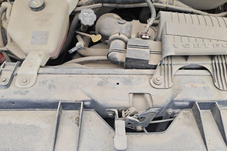 Used GMC SAVANA 2011 5.3L Business Star 7-seater Engine Bay