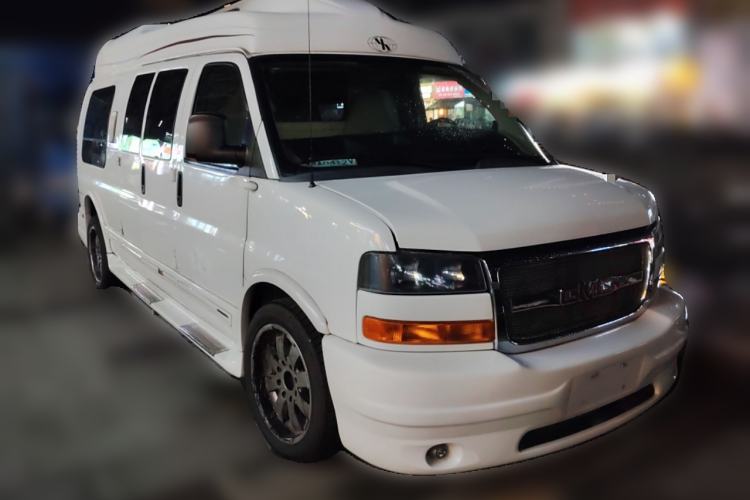 Used GMC SAVANA 2011 6.0L Business Star 10 Seats Front Right 45 Deg