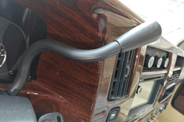 Used GMC SAVANA 2011 5.3L Business Star 7-seater Gear Lever
