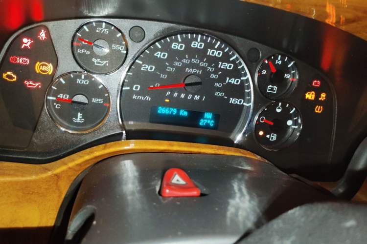 Used GMC SAVANA 2011 6.0L Business Star 10 Seats Odometer Close Up