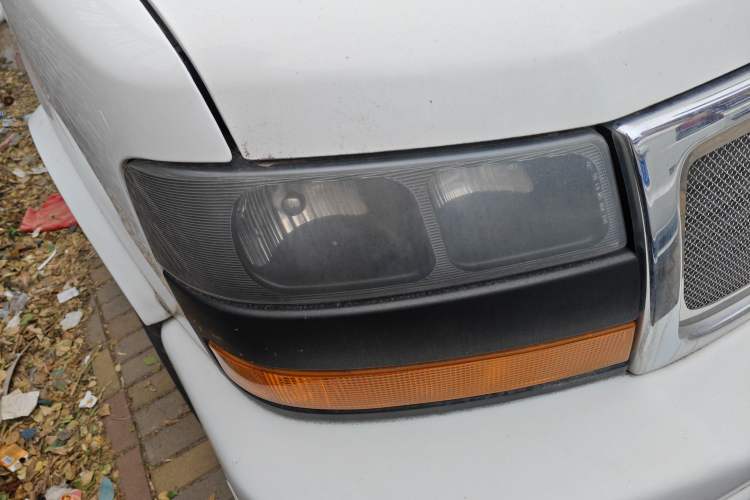 Used GMC SAVANA 2011 5.3L Business Star 7-seater Right Front Headlight