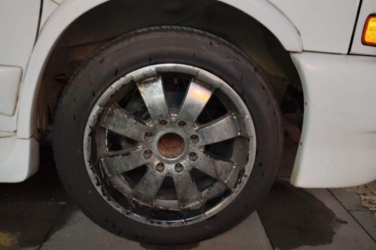 Used GMC SAVANA 2011 6.0L Business Star 10 Seats Right Front Wheel Hub