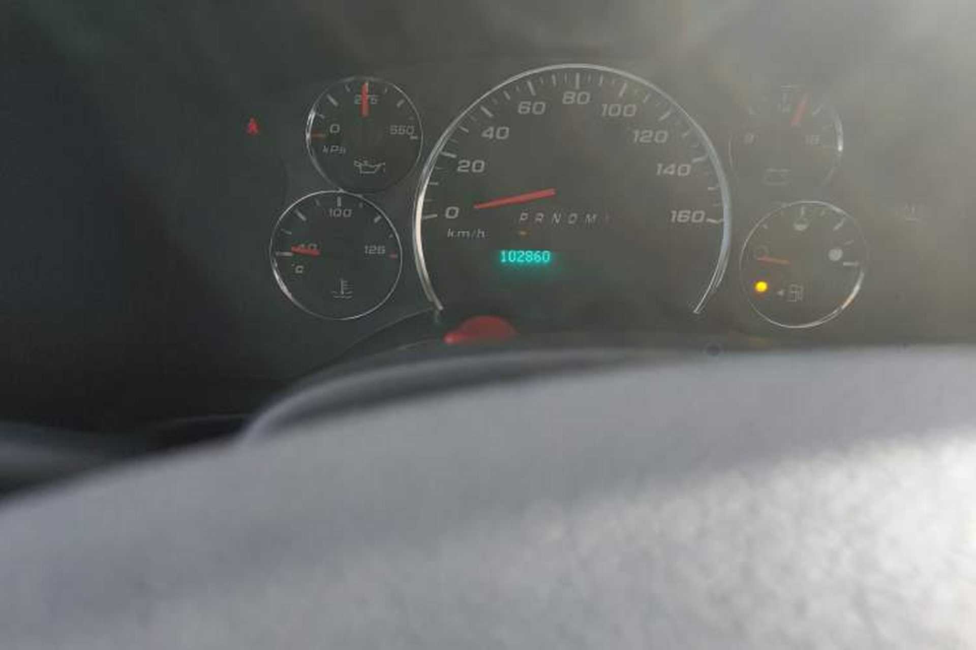 Used GMC SAVANA 2011 6.0L Business Star 7 seats Odometer Close Up