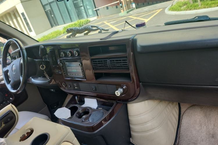 Used GMC SAVANA  Center Console