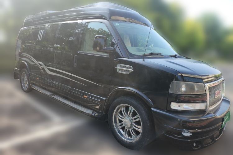 Used GMC SAVANA  Front Right 45 Deg