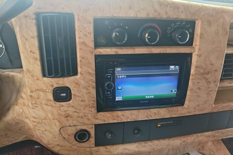 Used GMC SAVANA 2013 5.3L four-wheel-drive Leader Edition Audio And AC Panel